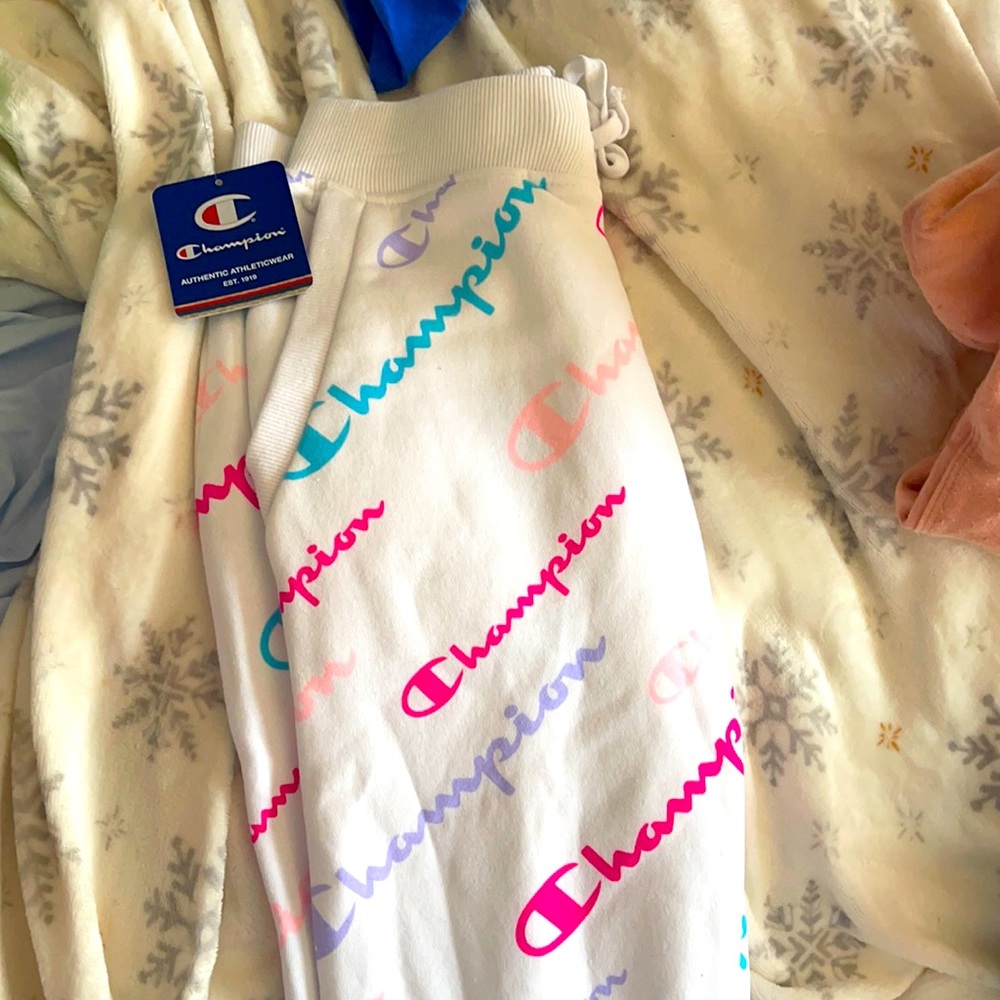 Girls size 7/8 brand new champion joggers.